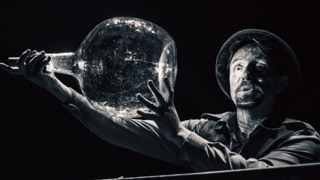 Le Fumiste – Object Theatre and Circus Show